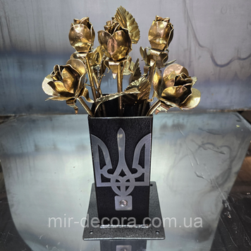Ваза на Алею Слави квадратна з гербом України на 6 троянд чорно-золота (2455215606) Букет Мал.герб.зол 6 шт фото